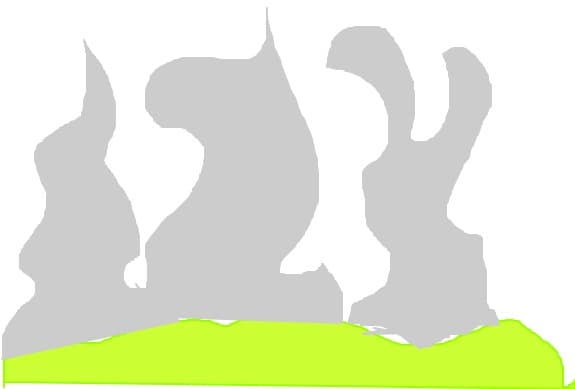 Statuit abstracte pe un camp